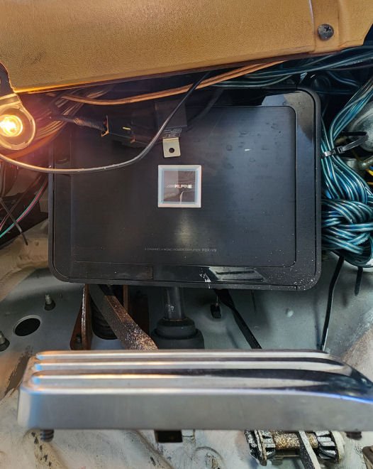 Alpine under dash small.jpg