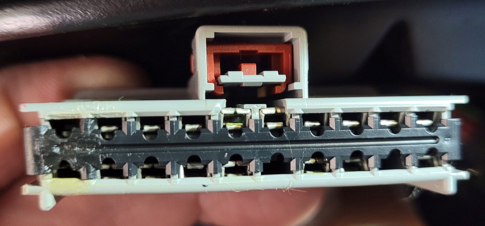 Damaged_Connector.jpg