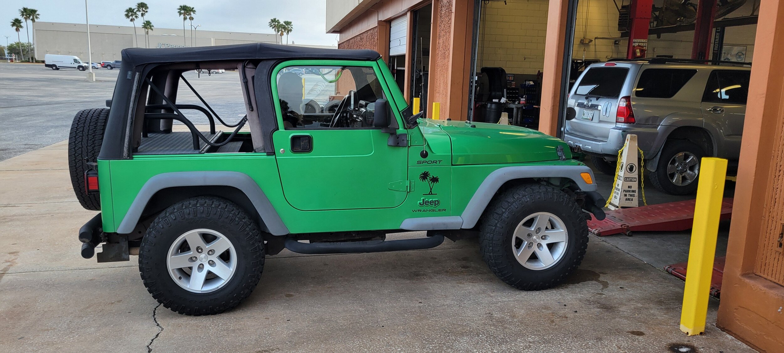 Jeep 32s no lift.jpg