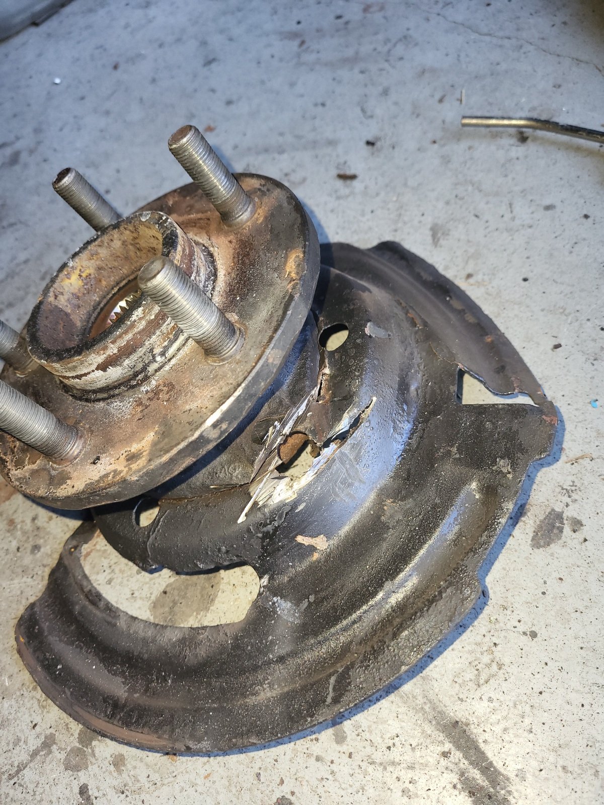 Jeep stuck hub bolt (1).jpg