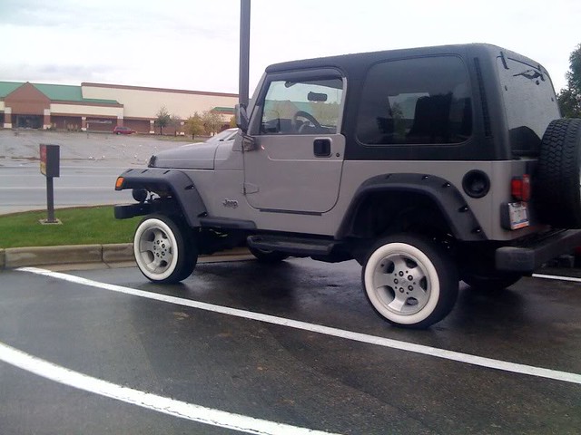jeep tiny tires.jpg