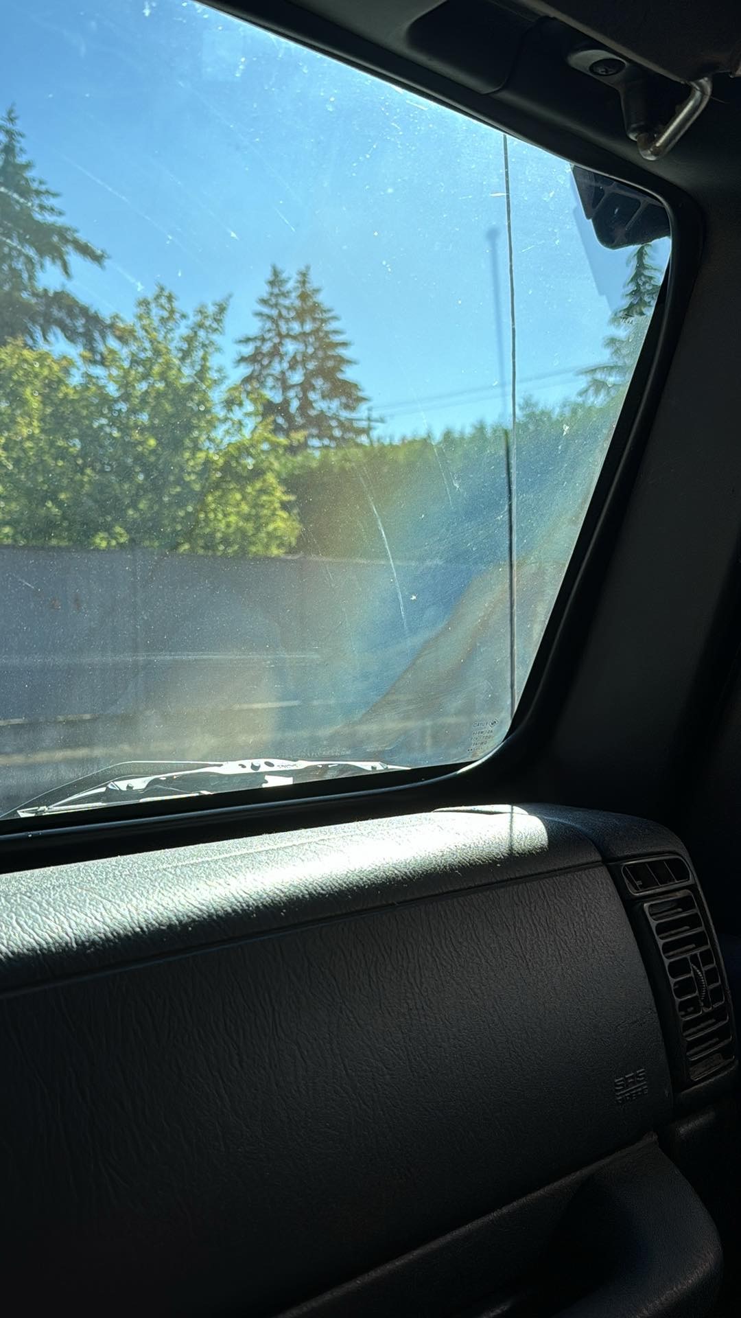 jeep window.jpg