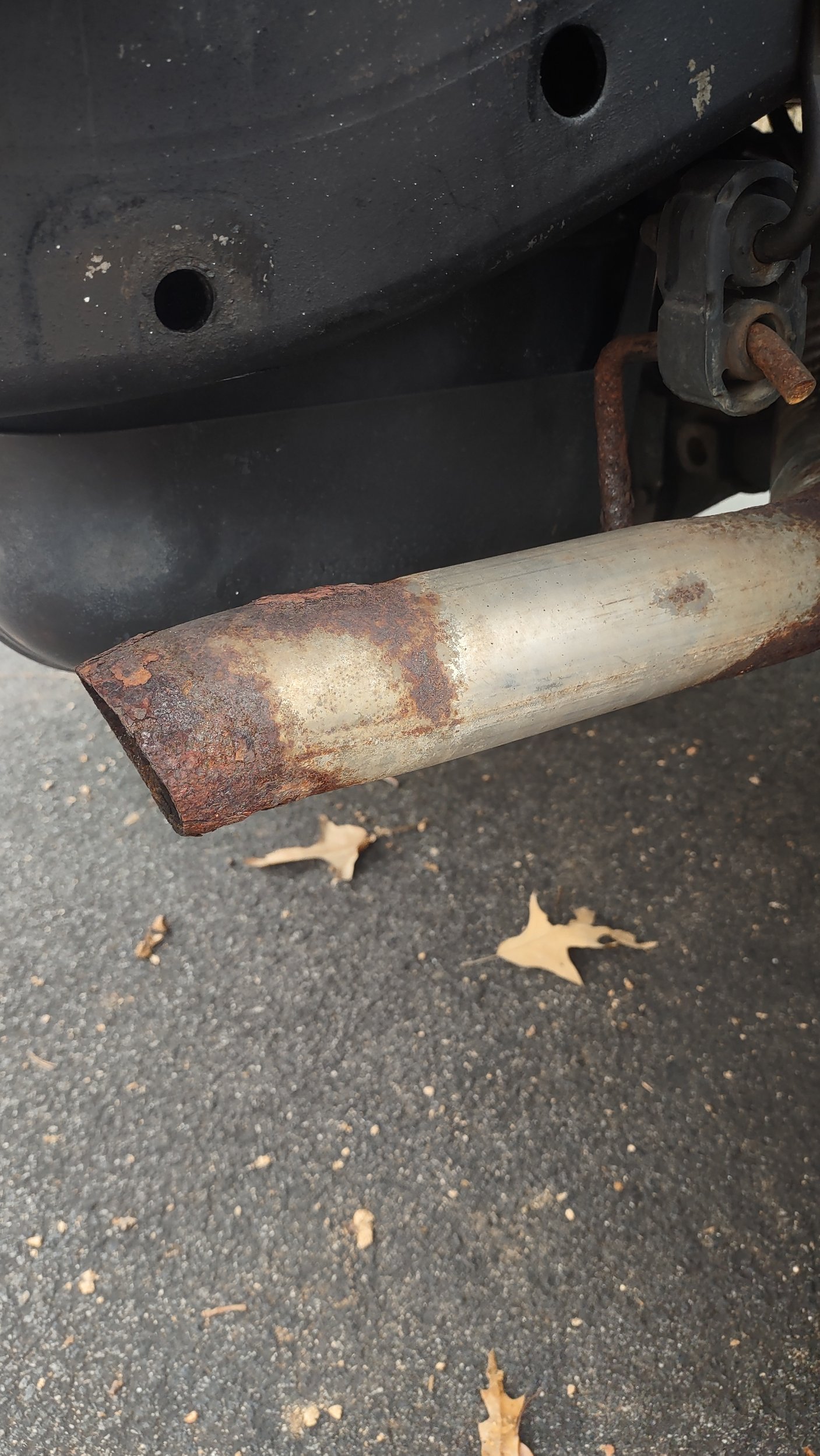 Rubi rusted tailpipe2.jpg