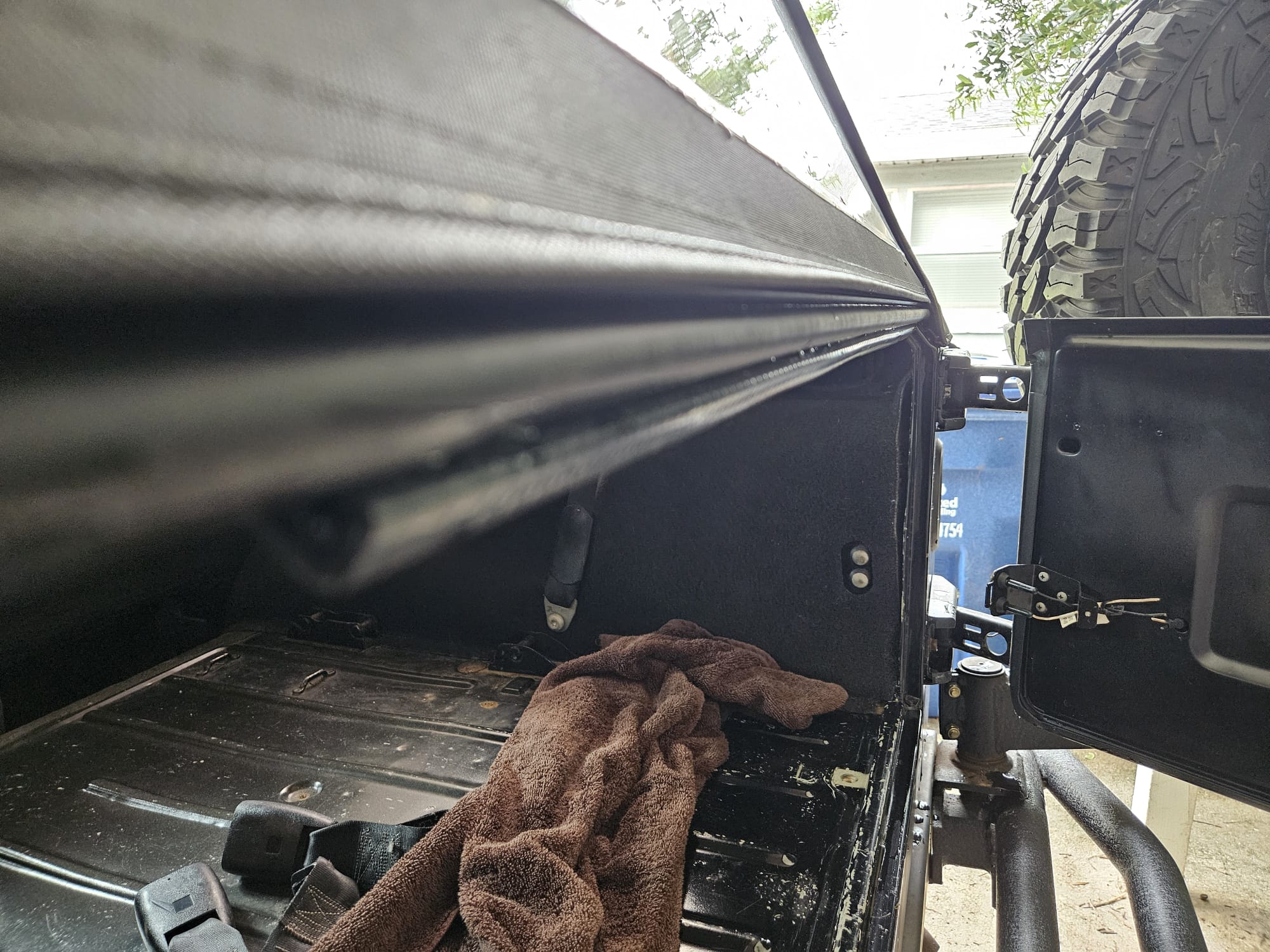 tailgate bar with seal.jpeg