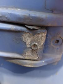 tailgate hinge zerk.jpg