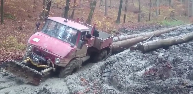 unimog in mud.jpg
