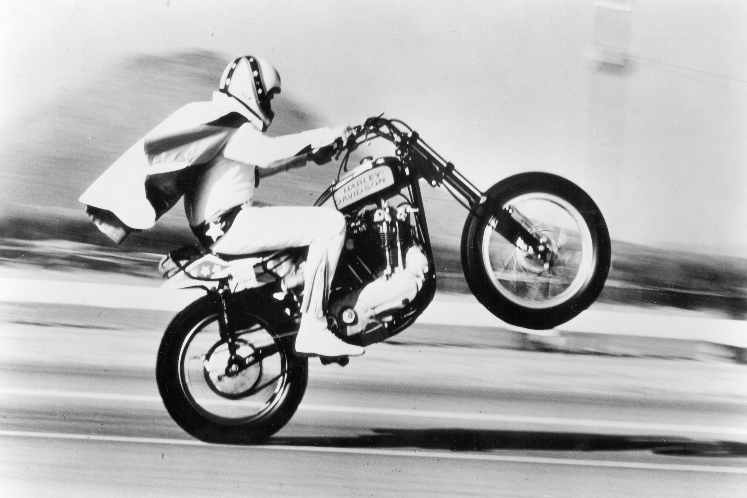 Unvergesslich-mit-seinem-wehenden-Umhang-Stuntmen-Evel-Knievel_-scaled.jpg