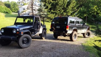 muddy jeeps_zpsznamqcgw.jpg