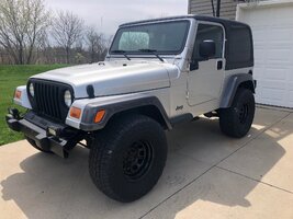 abbys jeep new flares.jpg